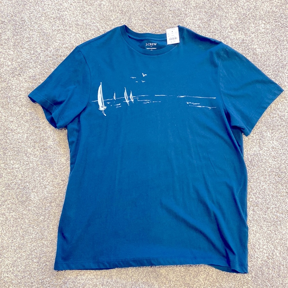 Size L navy blue T shirt